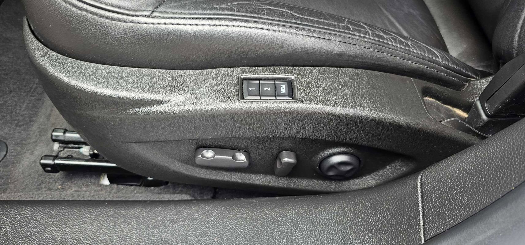 Used 2013 Buick LaCrosse Leather FWD image 11