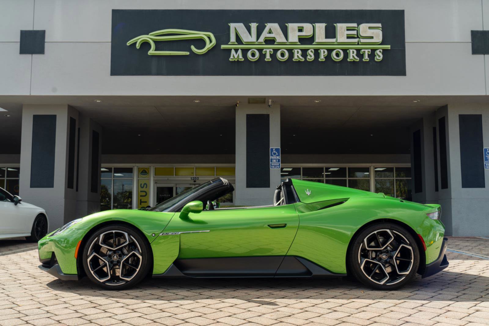 Used 2023 Maserati MC20 Spyder image 23