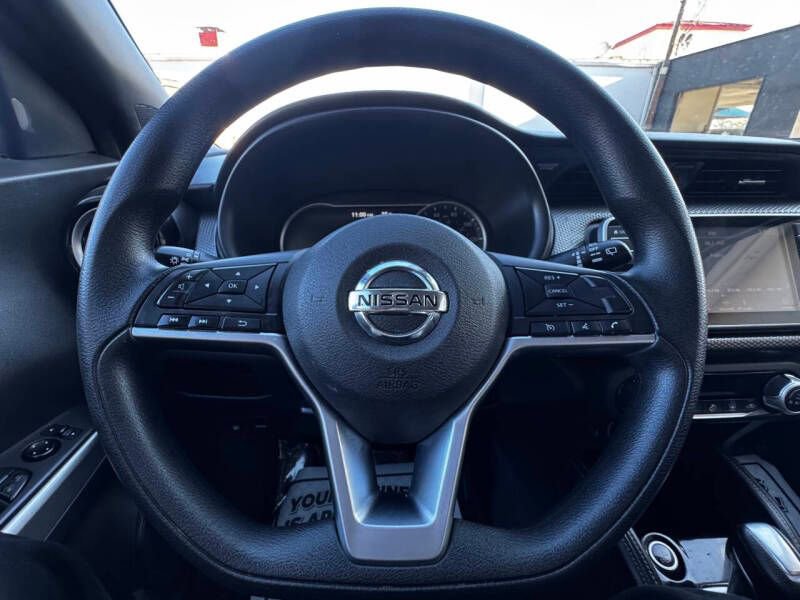 Used 2020 Nissan Kicks SV image 16