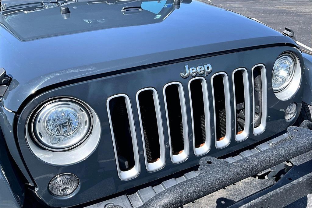 Used 2017 Jeep Wrangler Unlimited Sahara w/ Connectivity Group image 32