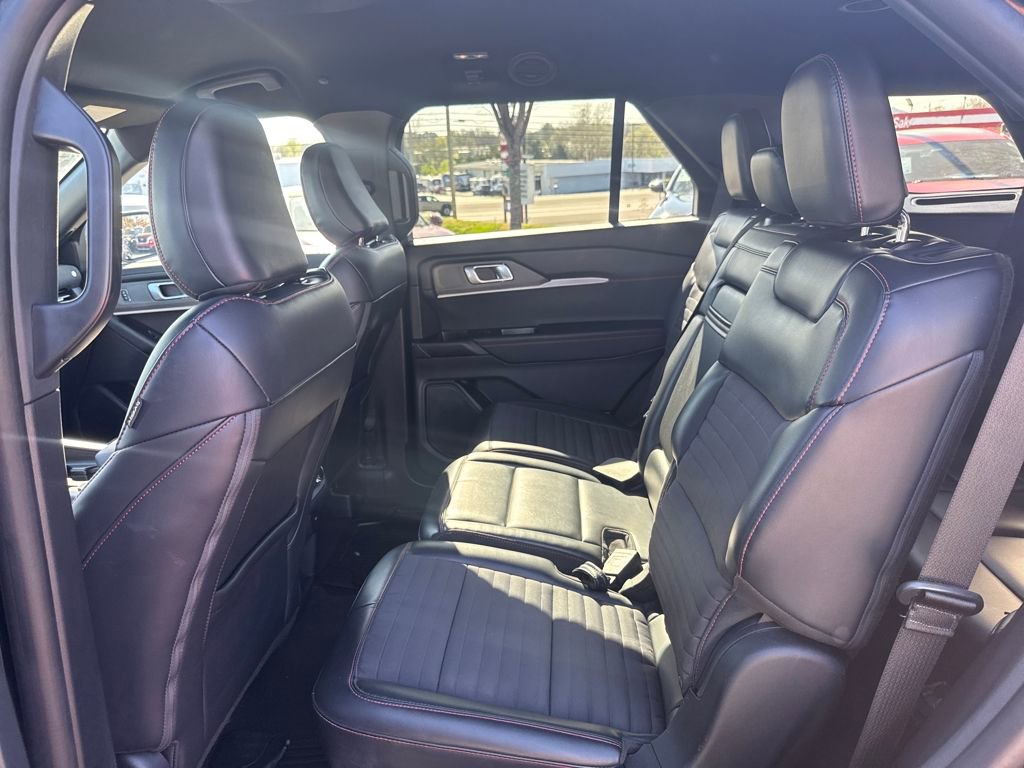Used 2025 Ford Explorer ST-Line w/ ST-Line Street Pack image 25