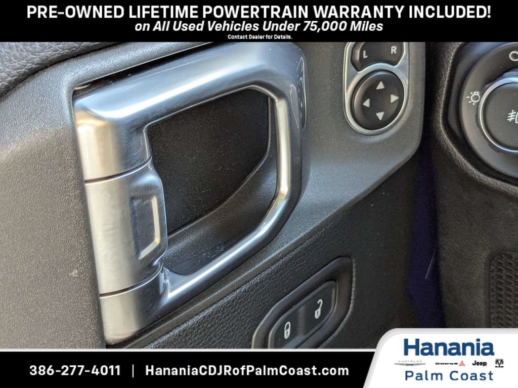 Used 2018 Jeep Wrangler Unlimited Sahara w/ Uconnect 4C Nav & Sound Group AWD/4WD image 24
