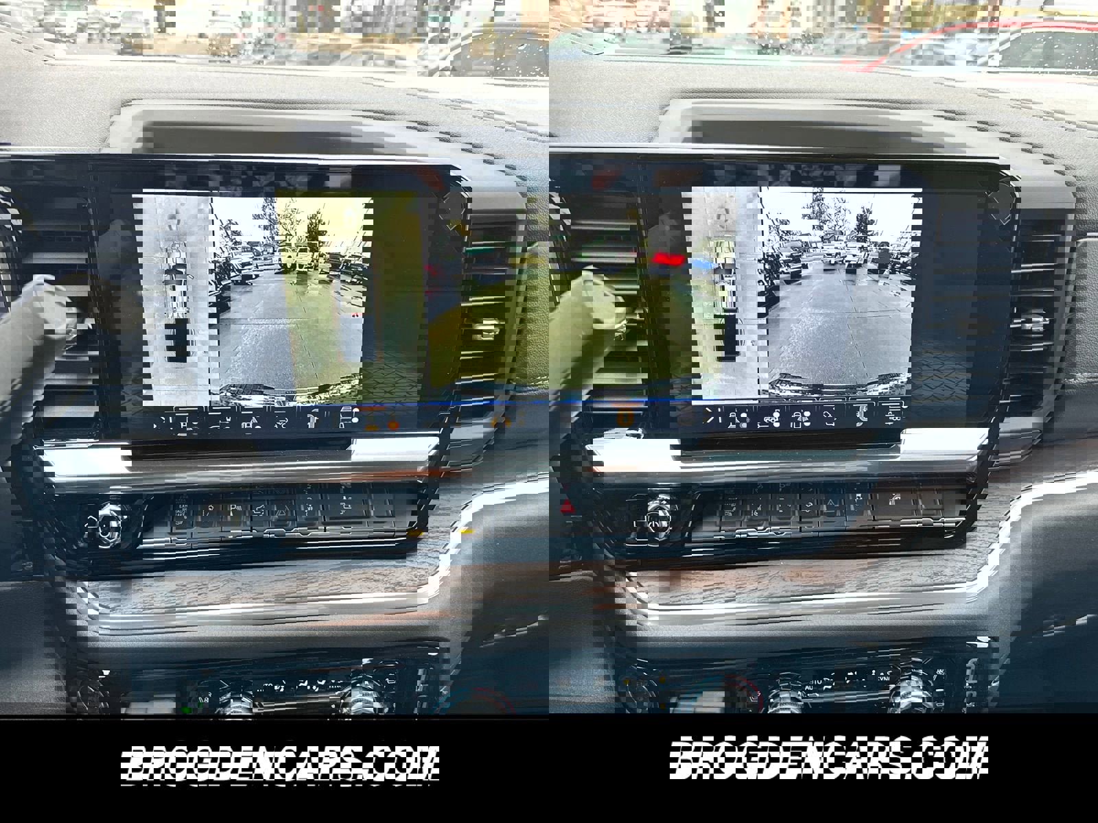 New 2026 GMC Sierra 3500 SLT w/ SLT Convenience Package image 6