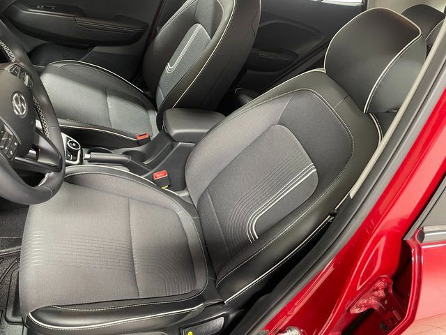 Used 2023 Hyundai Venue Limited image 14