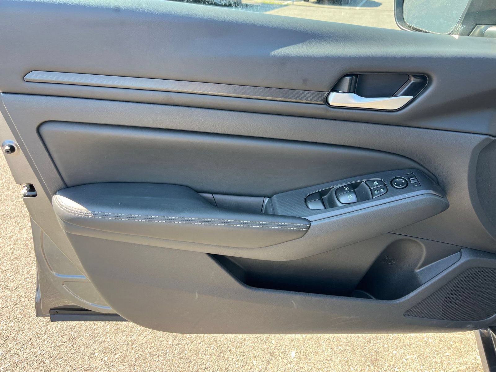 Used 2025 Nissan Altima 2.5 SV FWD image 18