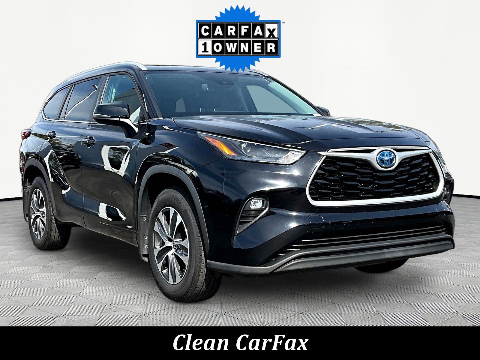 Used 2023 Toyota Highlander XLE AWD/4WD image 3