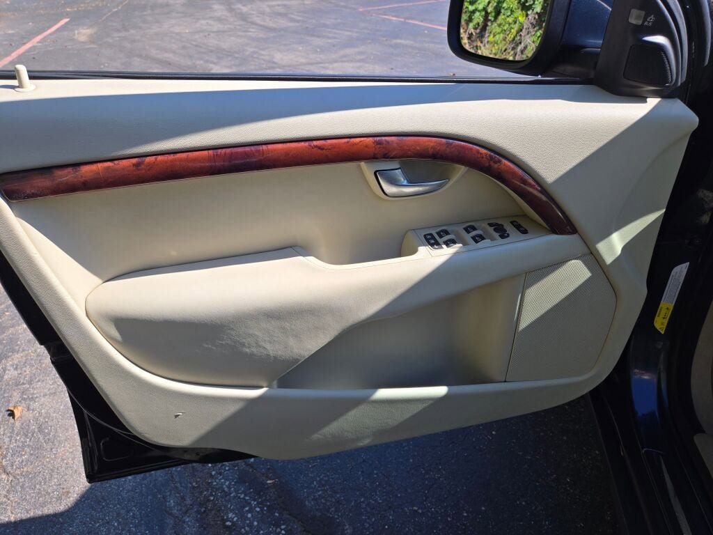 Used 2008 Volvo XC70 3.2 image 23