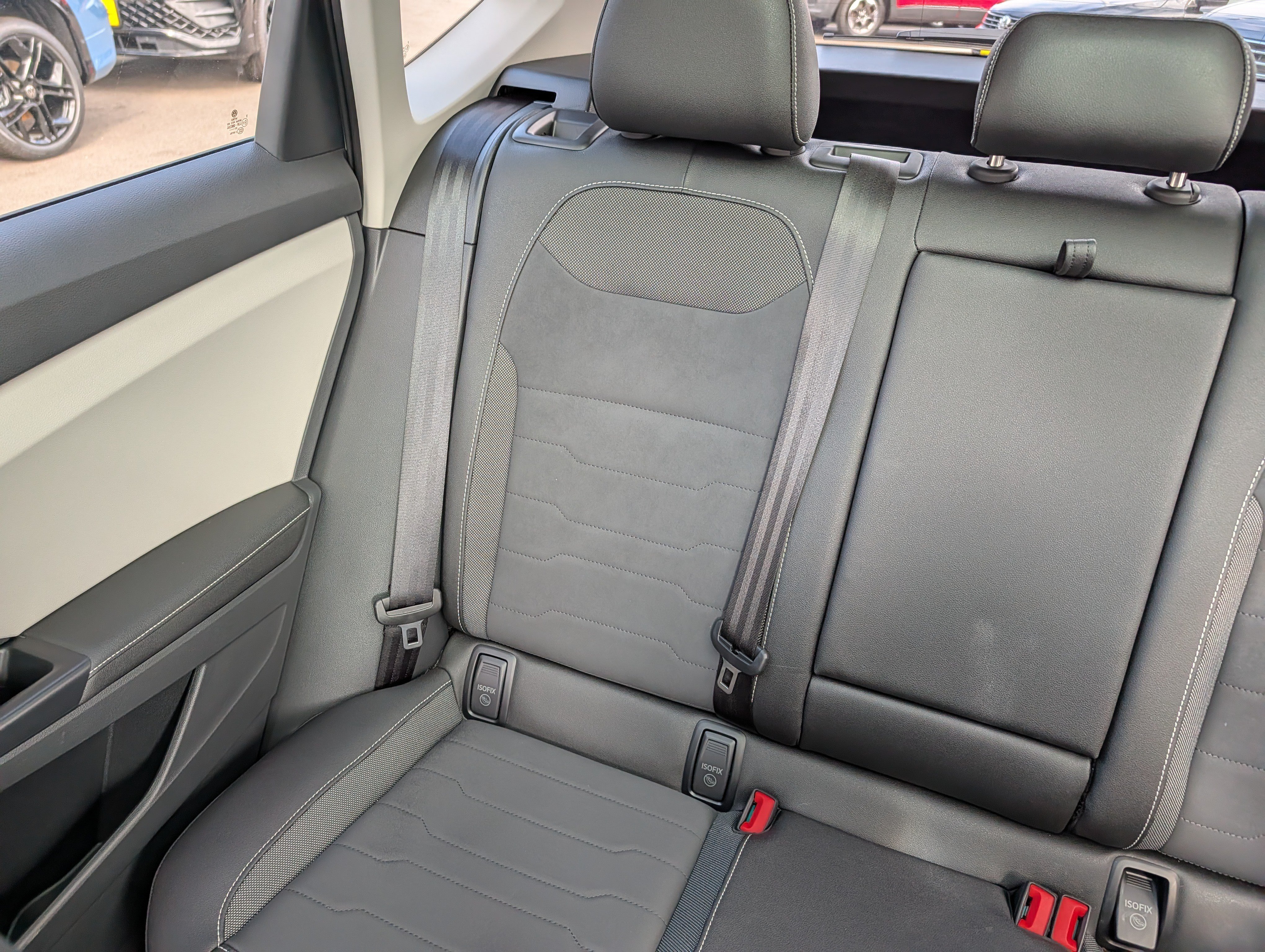 Used 2025 Volkswagen Taos SE w/ Panoramic Sunroof Package AWD/4WD image 12