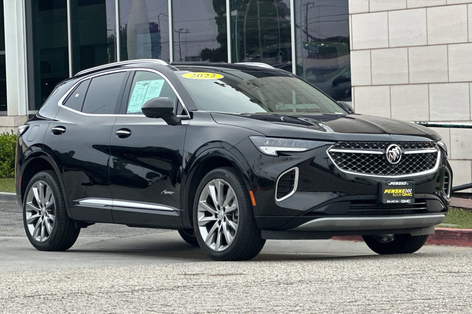 Used 2022 Buick Envision Avenir w/ Safety Package image 2