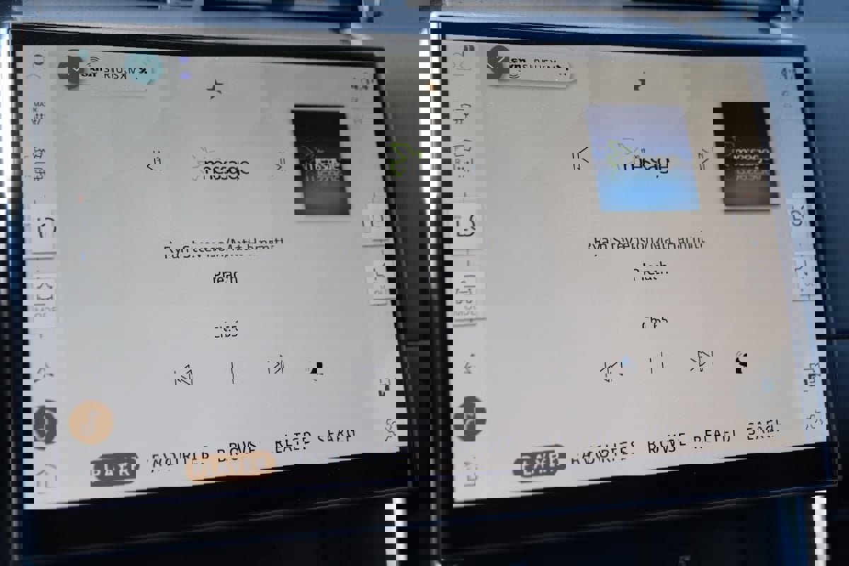 Used 2024 Land Rover Discovery Sport S image 41