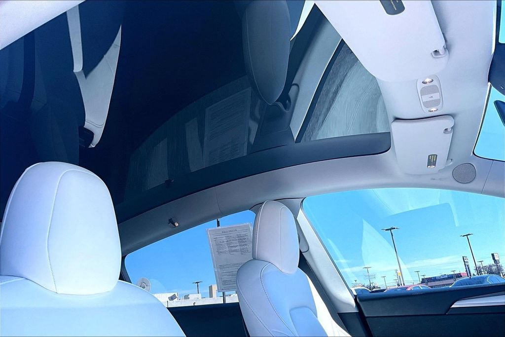 Used 2022 Tesla Model Y Performance AWD/4WD image 22