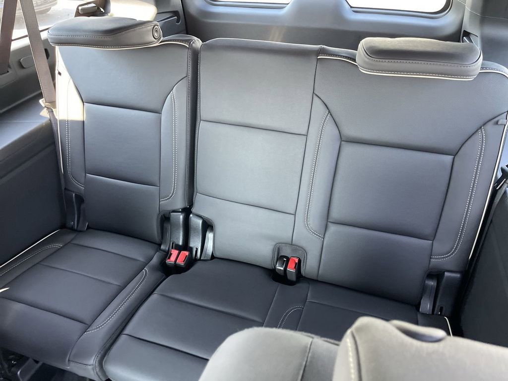 New 2025 Chevrolet Suburban Premier image 24