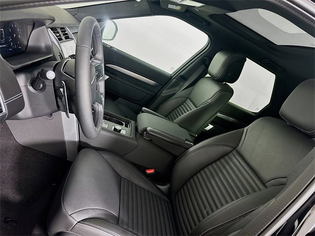 Used 2024 Land Rover Discovery Dynamic SE image 11