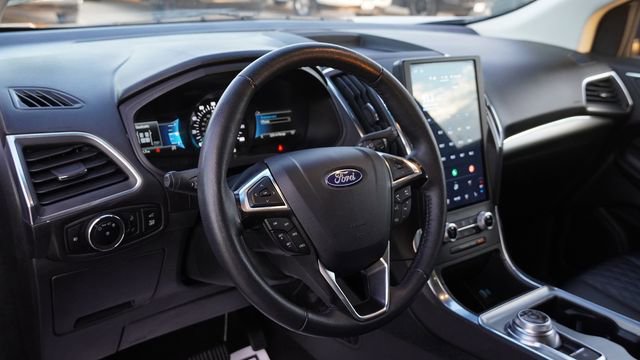 Used 2024 Ford Edge Titanium image 19