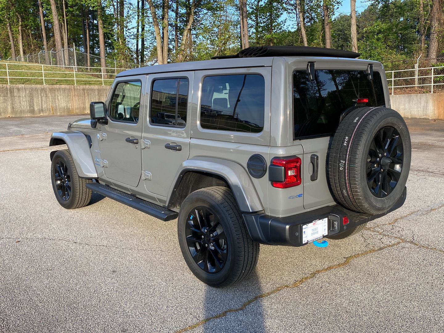 Certified 2023 Jeep Wrangler Sahara w/ Cold Weather Group image 8