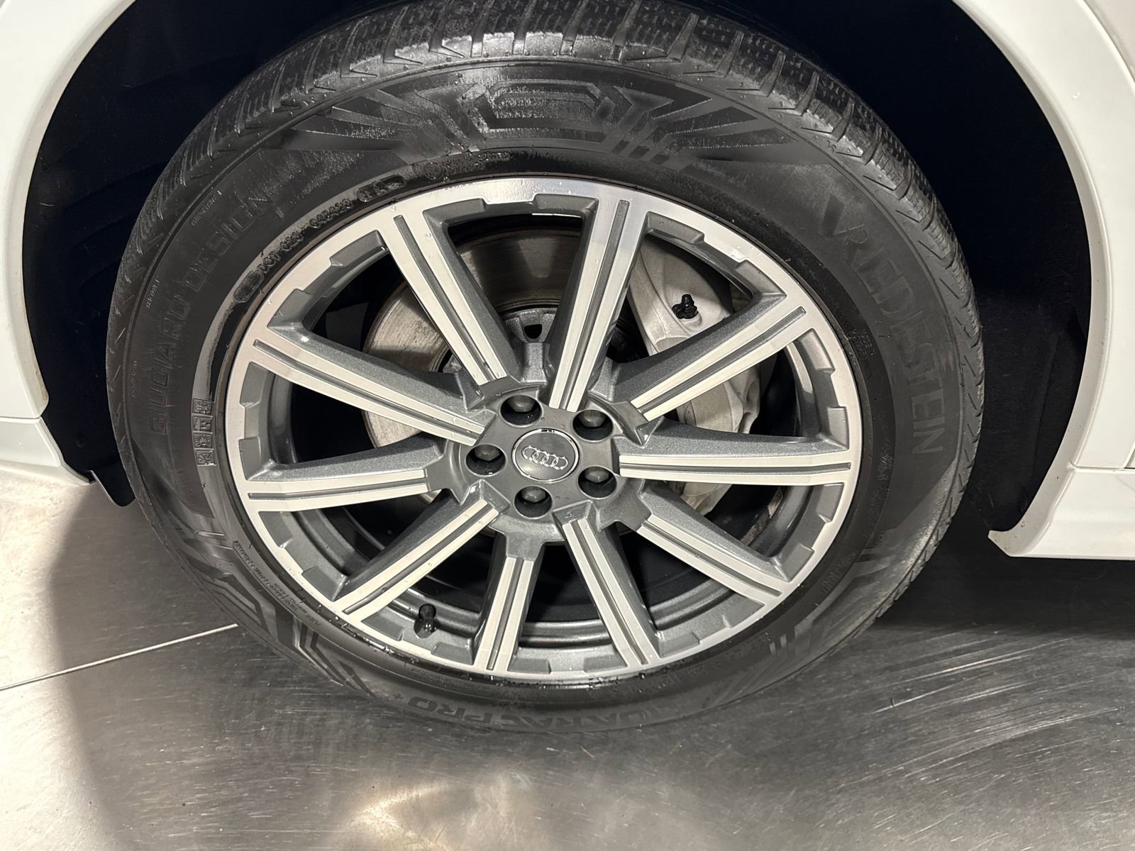 Used 2019 Audi Q7 3.0T Premium Plus w/ Premium Plus Package AWD/4WD image 2