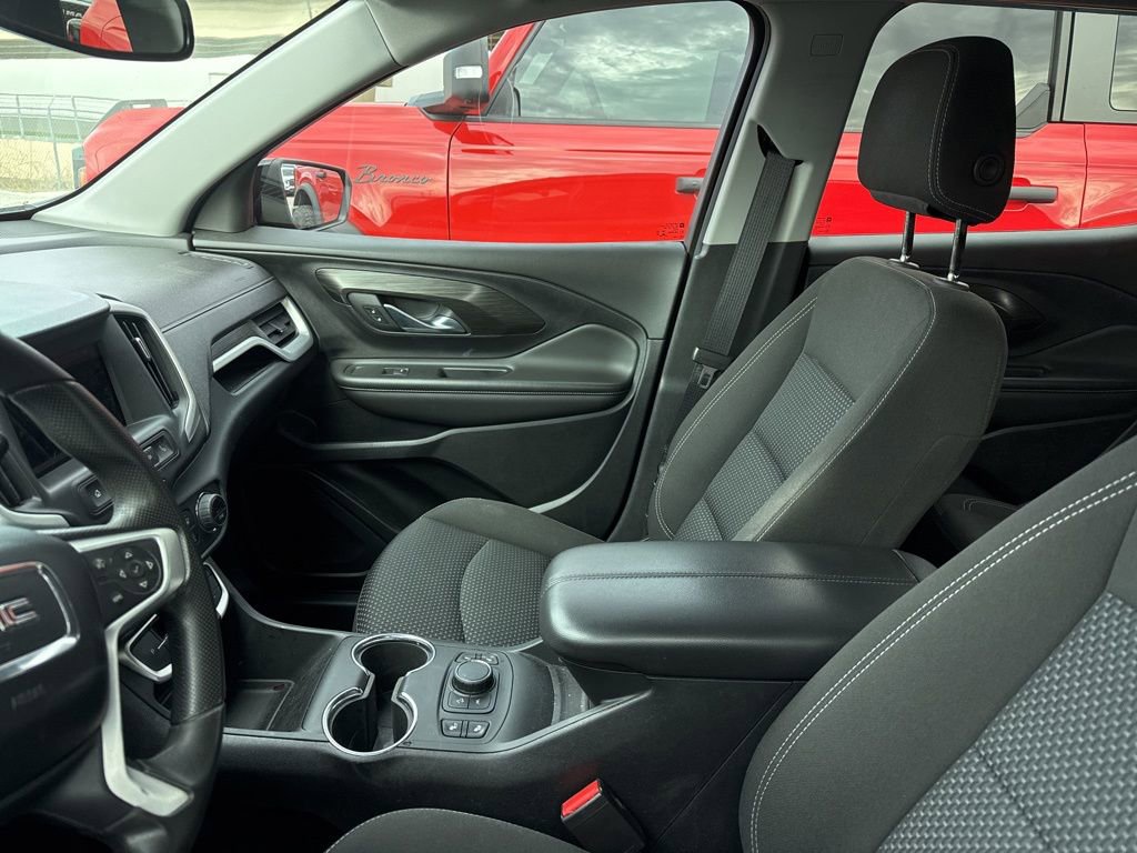 Used 2023 GMC Terrain SLE w/ Driver Convenience Package image 6