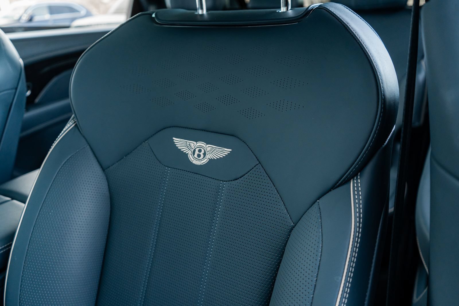 Certified 2023 Bentley Bentayga Extended Wheelbase AWD/4WD image 29