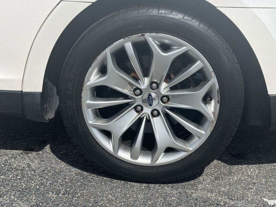 Used 2018 Ford Taurus Limited image 10