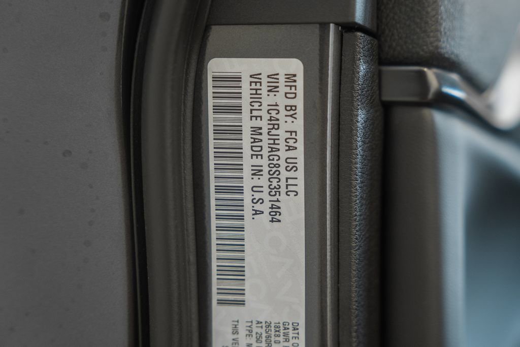 New 2025 Jeep Grand Cherokee Laredo X w/ Luxury Tech Group I image 38