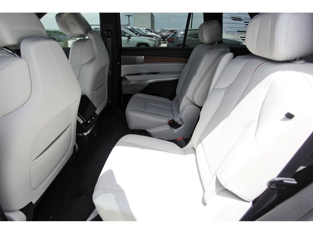 New 2026 Cadillac Vistiq Luxury image 7