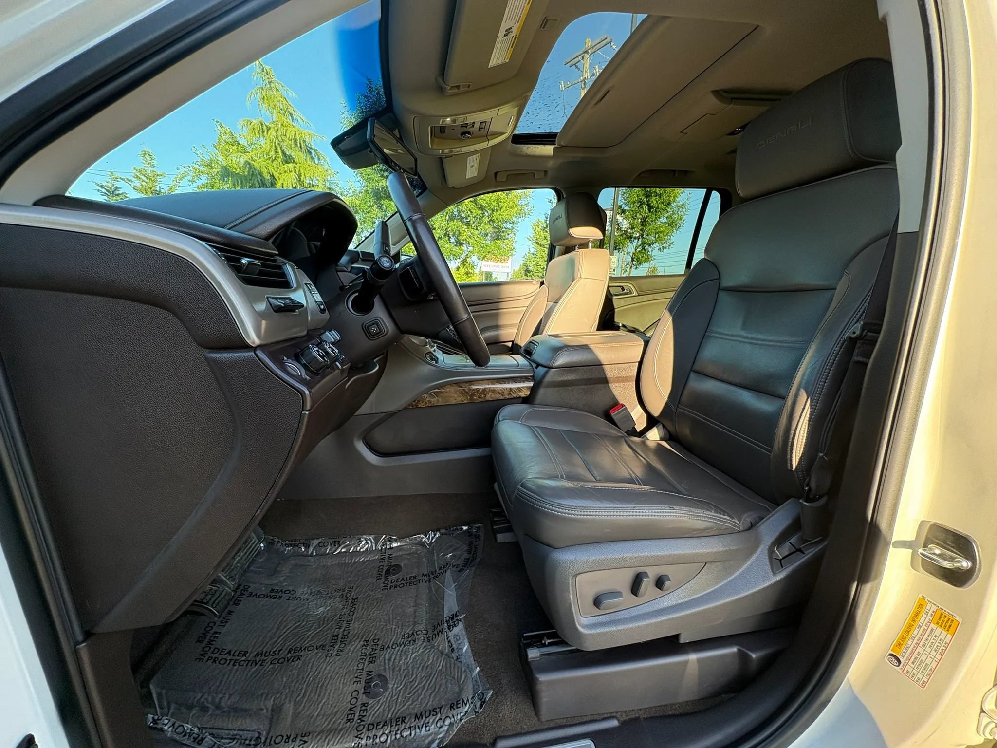 Used 2015 GMC Yukon Denali w/ Premium Package AWD/4WD image 7