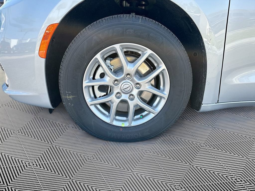 New 2026 Chrysler Pacifica Select FWD image 31