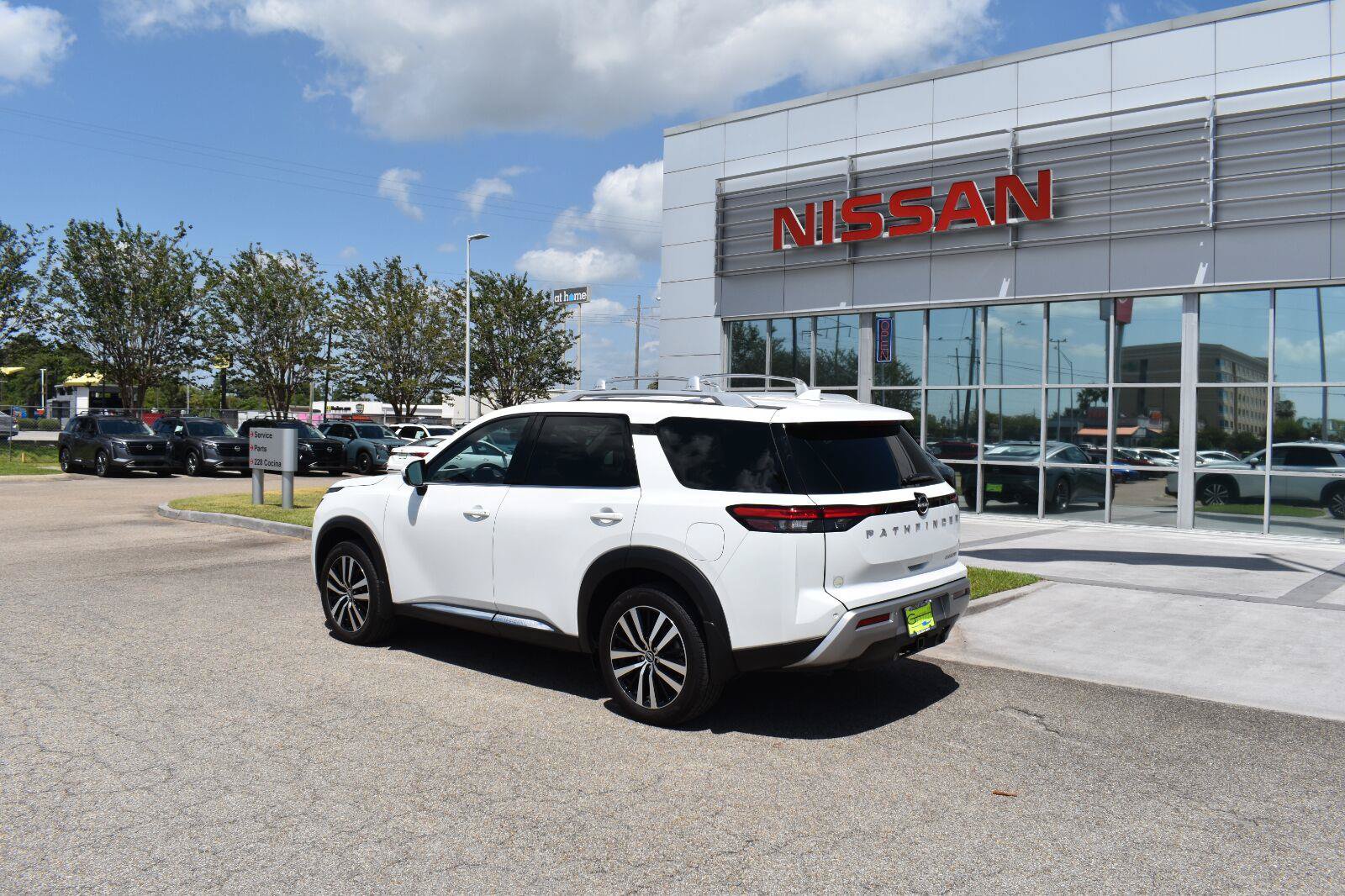 Used 2025 Nissan Pathfinder Platinum w/ Cargo Package FWD image 6