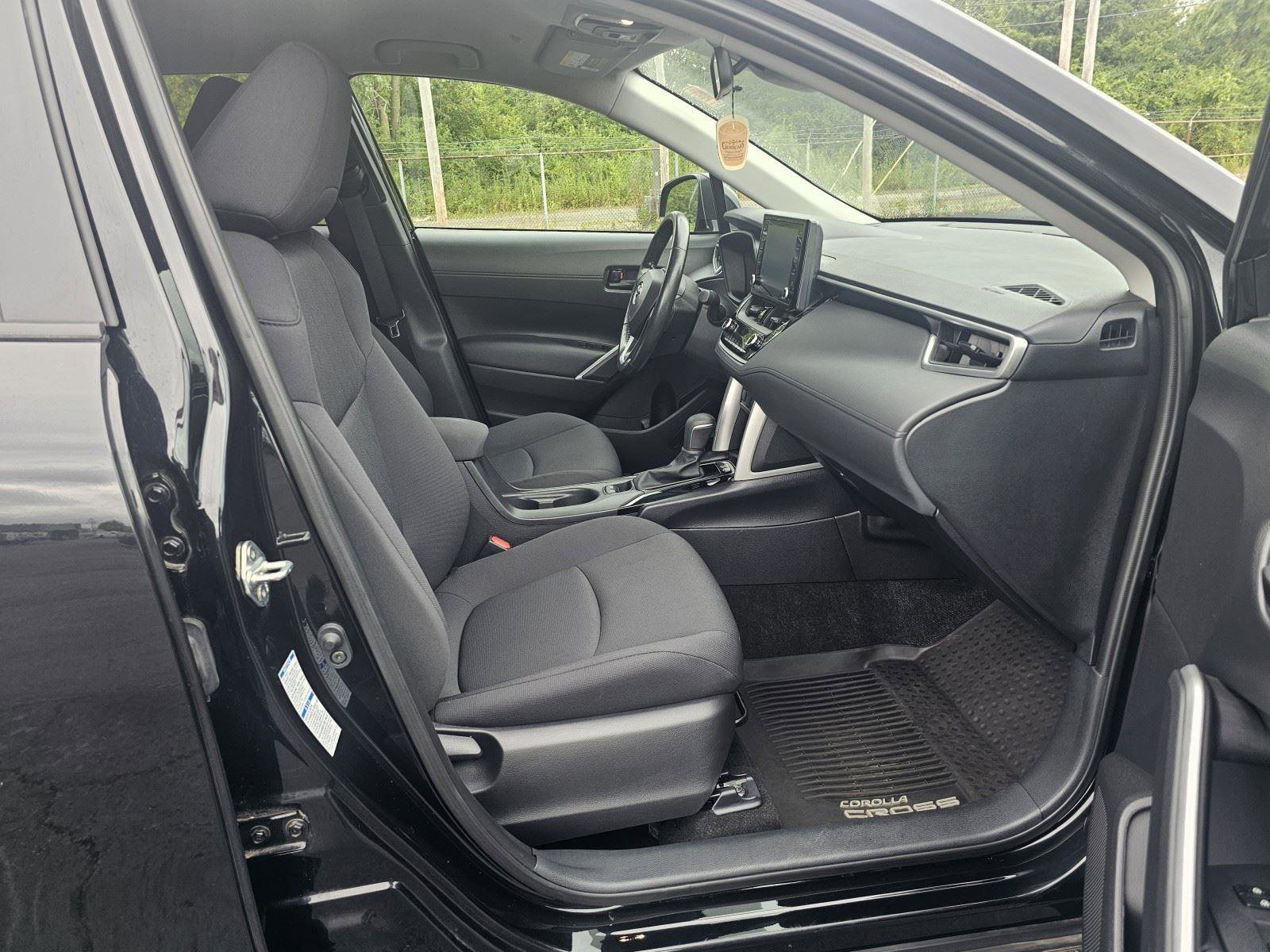 Used 2022 Toyota Corolla Cross LE image 23