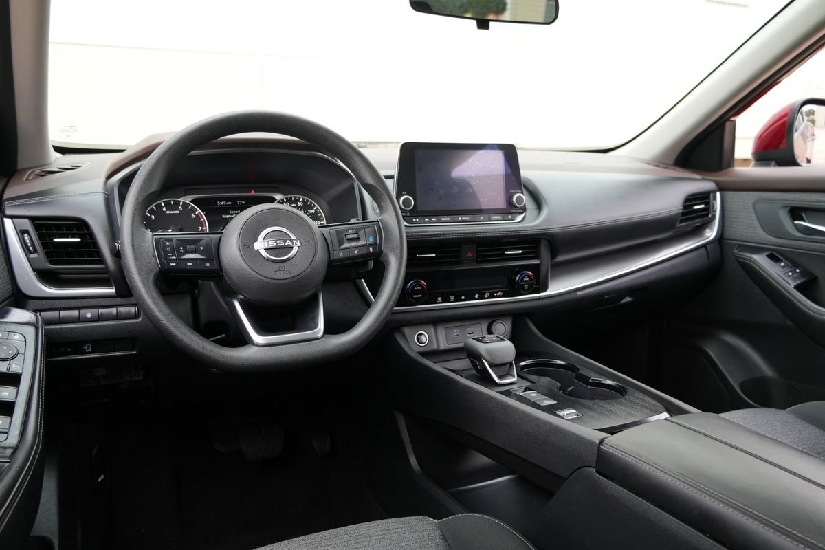 Used 2023 Nissan Rogue SV FWD image 5