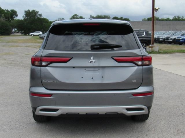 Used 2023 Mitsubishi Outlander SE image 4