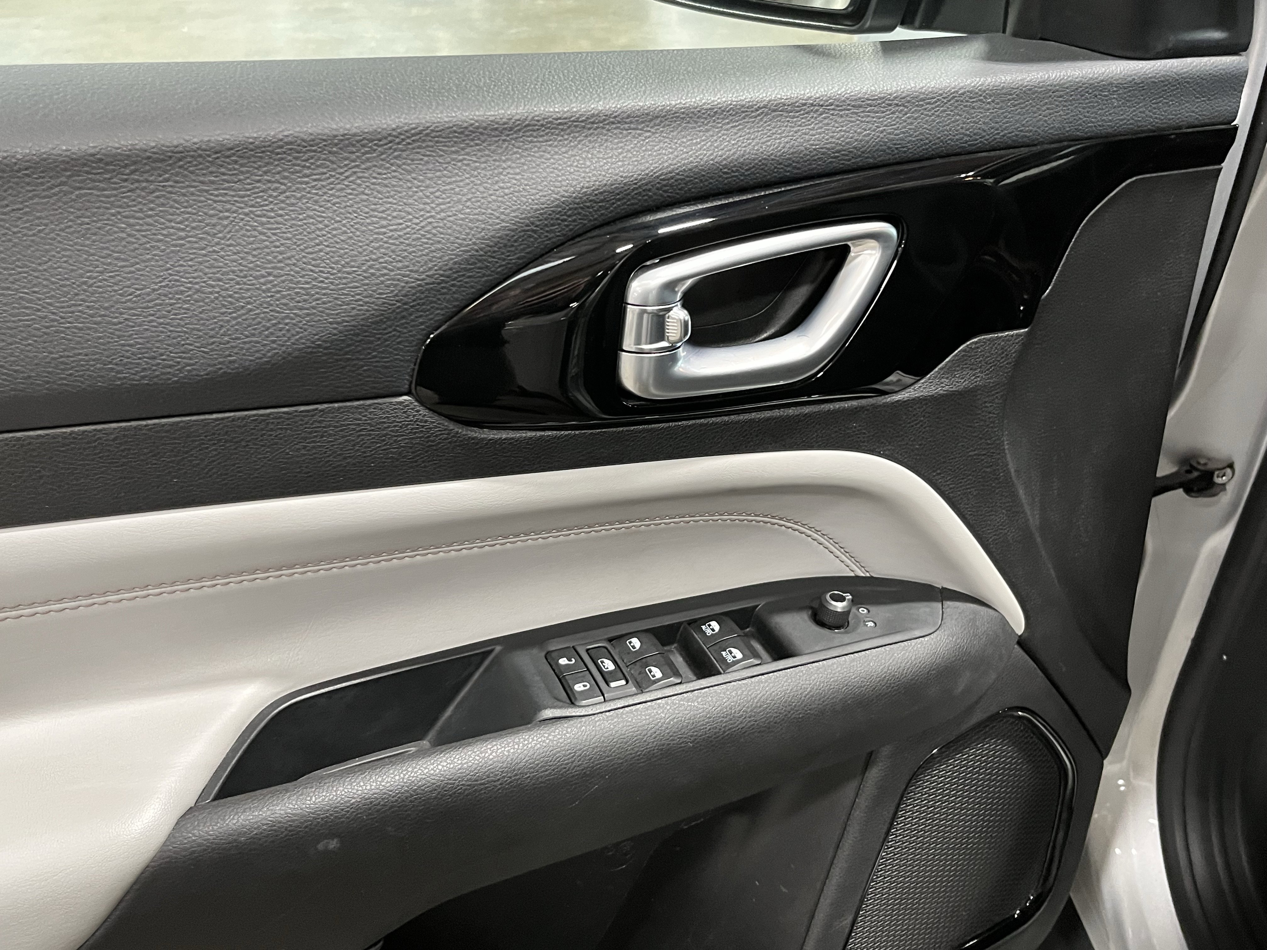 Certified 2024 Jeep Compass Limited image 16