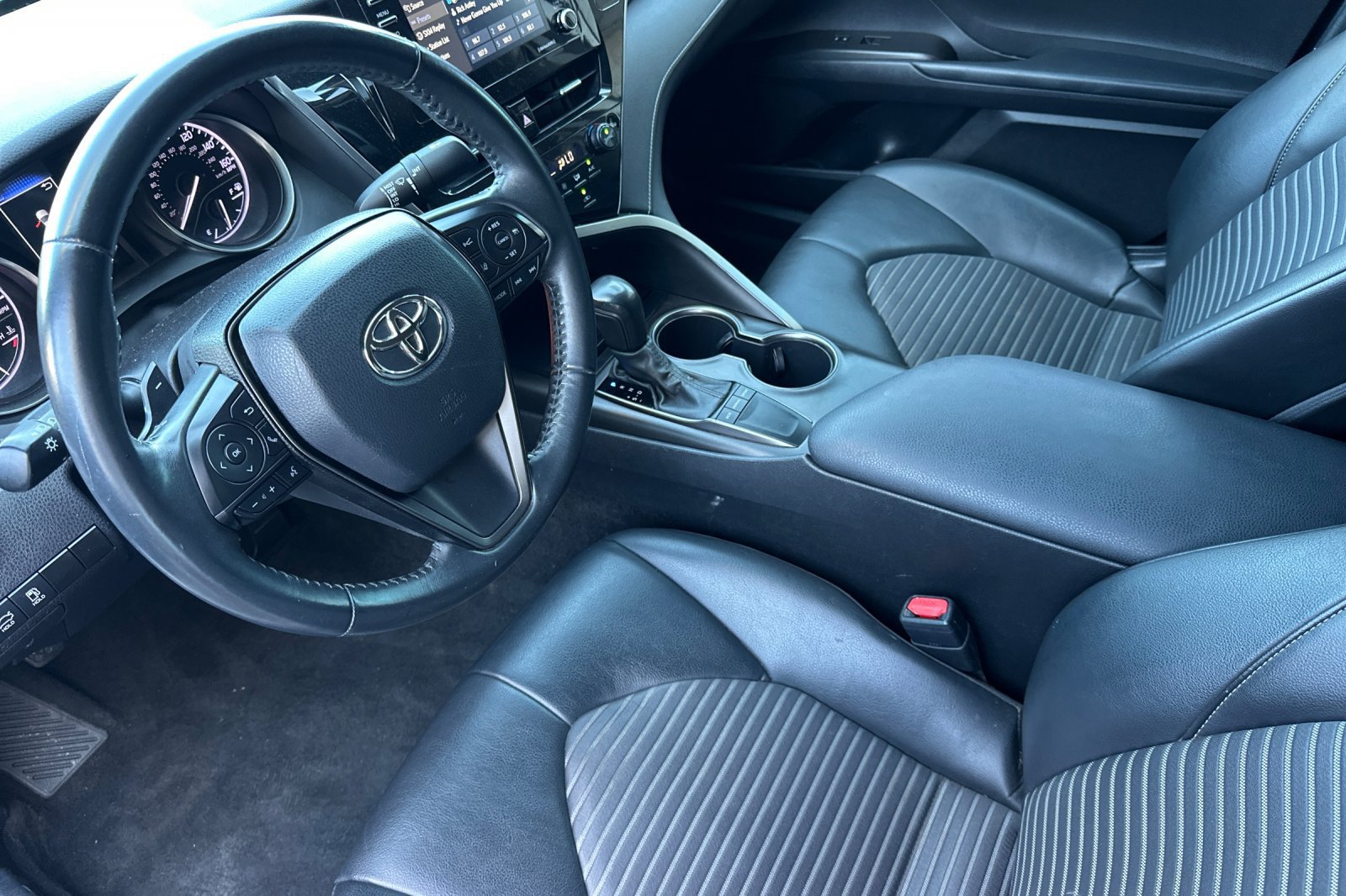 Certified 2022 Toyota Camry SE FWD image 9