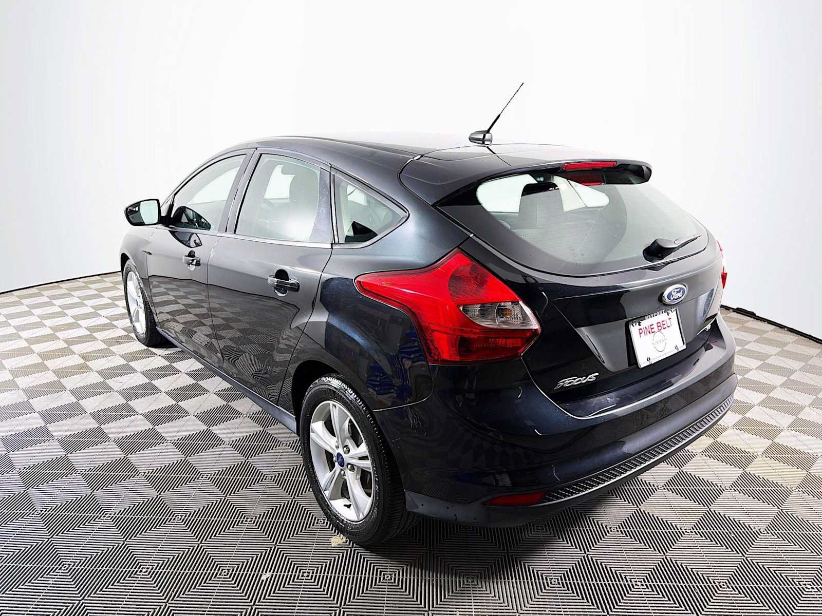Used 2013 Ford Focus SE w/ SE Winter Pkg FWD image 6