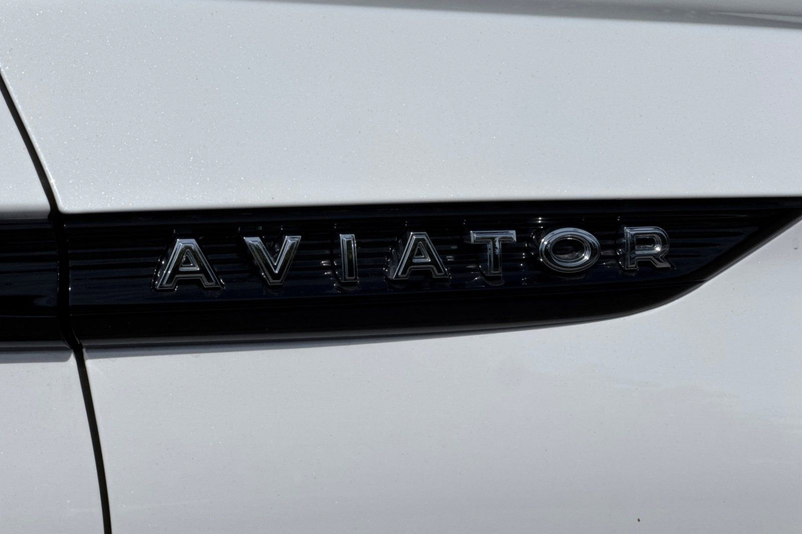 New 2026 Lincoln Aviator AWD w/ Jet Appearance Package image 7