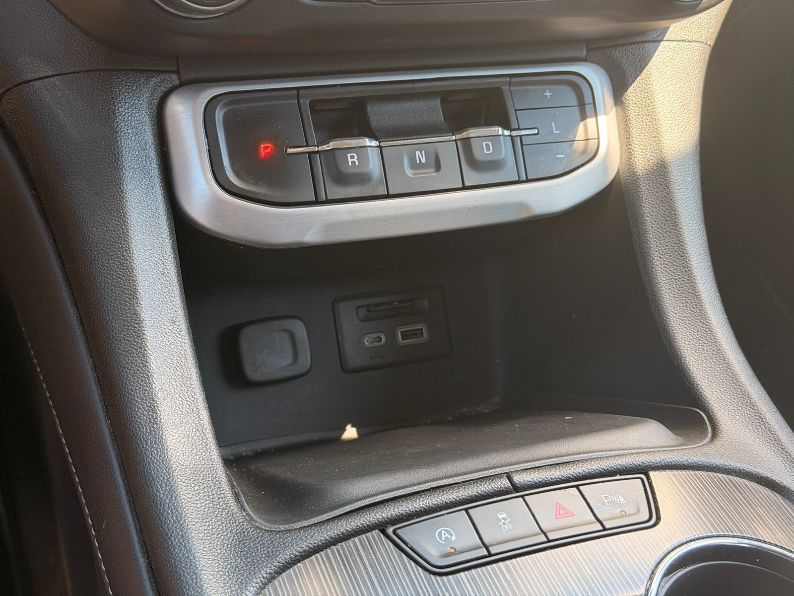 Used 2023 GMC Acadia SLT FWD image 26