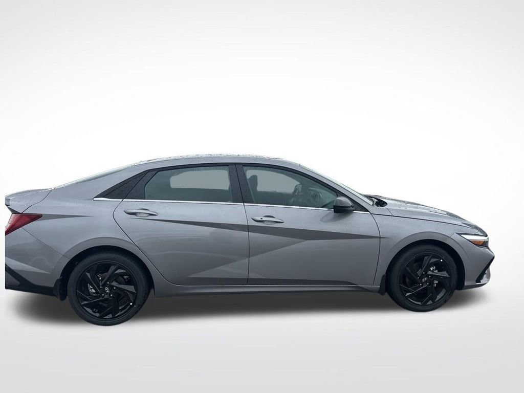 New 2026 Hyundai Elantra SEL Sport Premium image 4