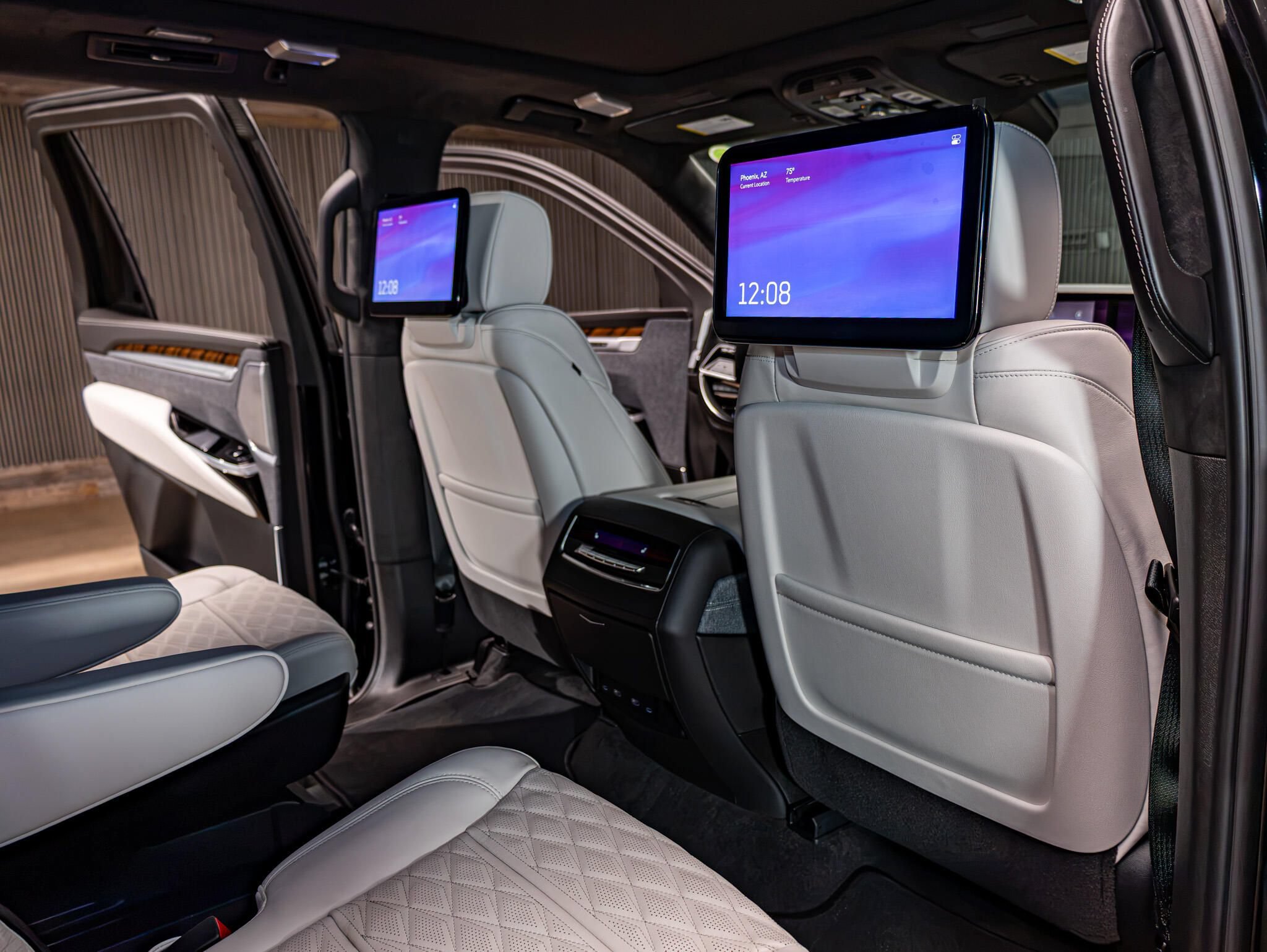 Used 2027 Cadillac Escalade Platinum Sport w/ LPO, Floor Liner Package AWD/4WD image 27