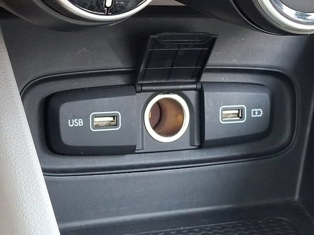 Used 2022 Hyundai Venue SEL FWD image 22
