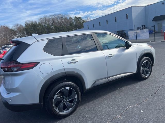 Used 2024 Nissan Rogue SV image 5