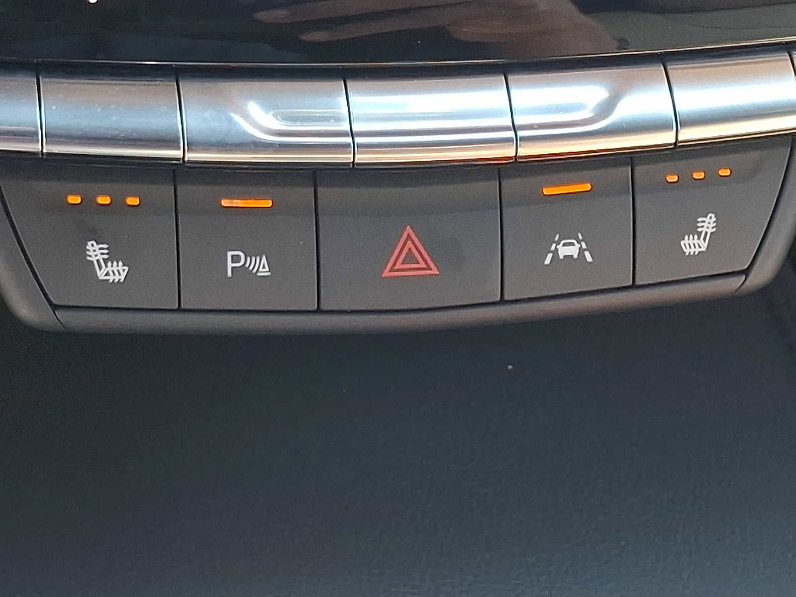 Used 2024 Cadillac XT4 Luxury w/ Cold Weather Package AWD/4WD image 24
