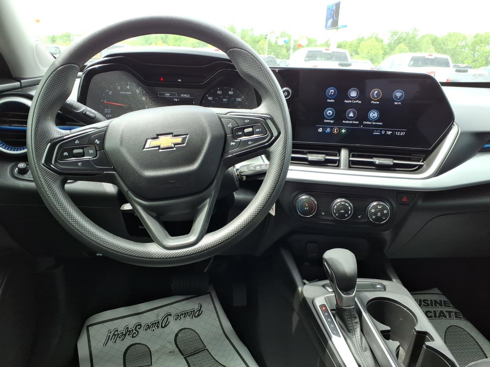 Used 2025 Chevrolet Trax LS w/ LS Convenience Package image 9