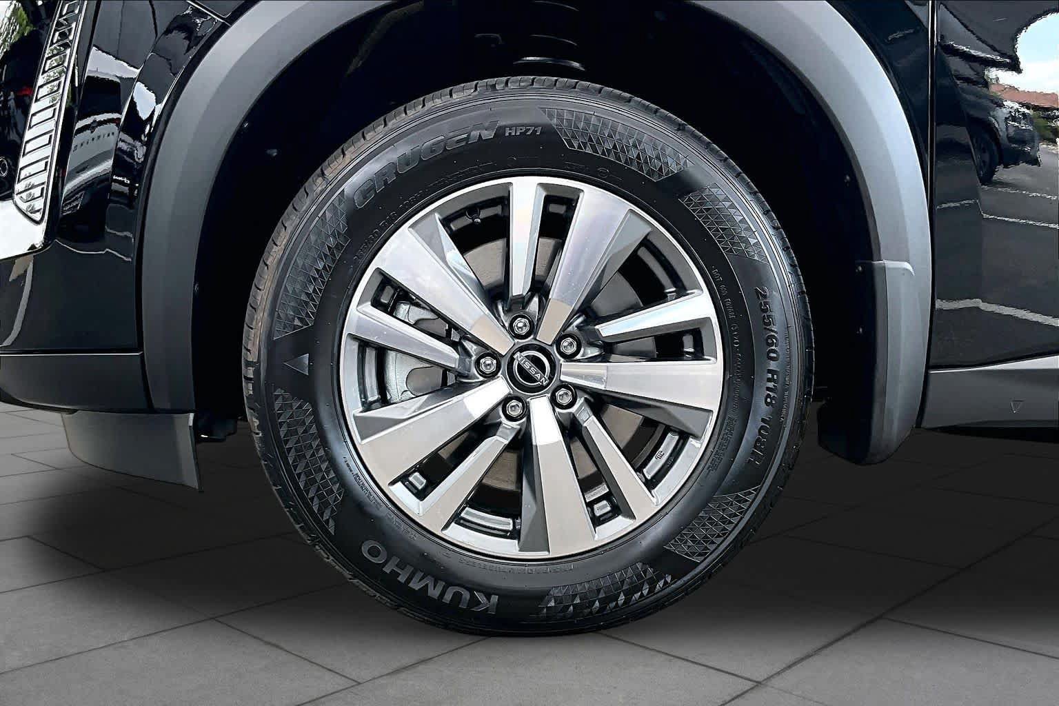New 2026 Nissan Pathfinder SL FWD image 11