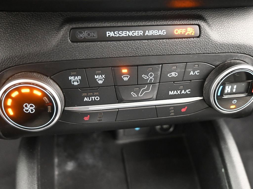 Used 2020 Ford Escape SE image 18