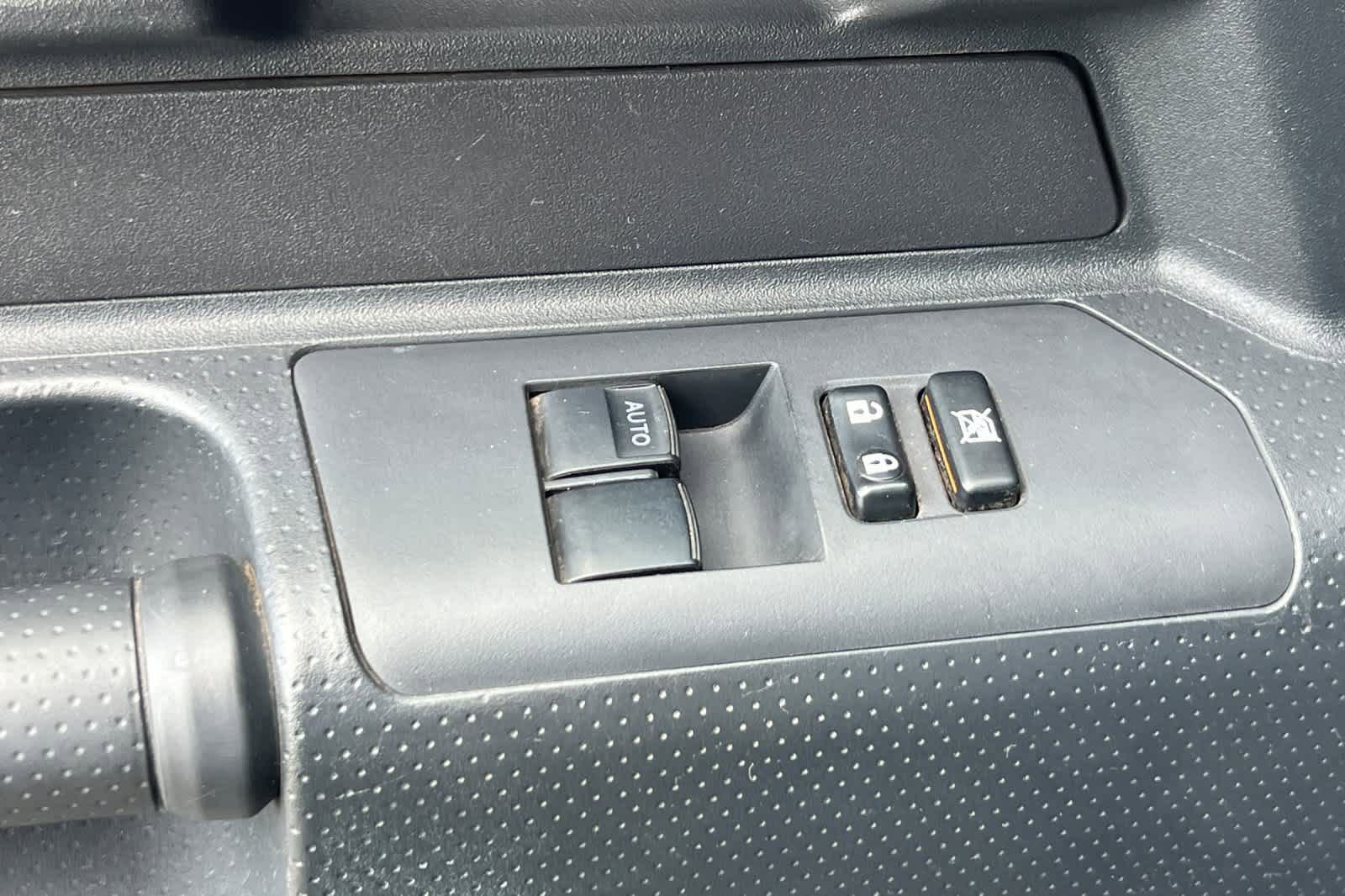 Used 2013 Toyota FJ Cruiser 4WD w/ Convenience Pkg image 13