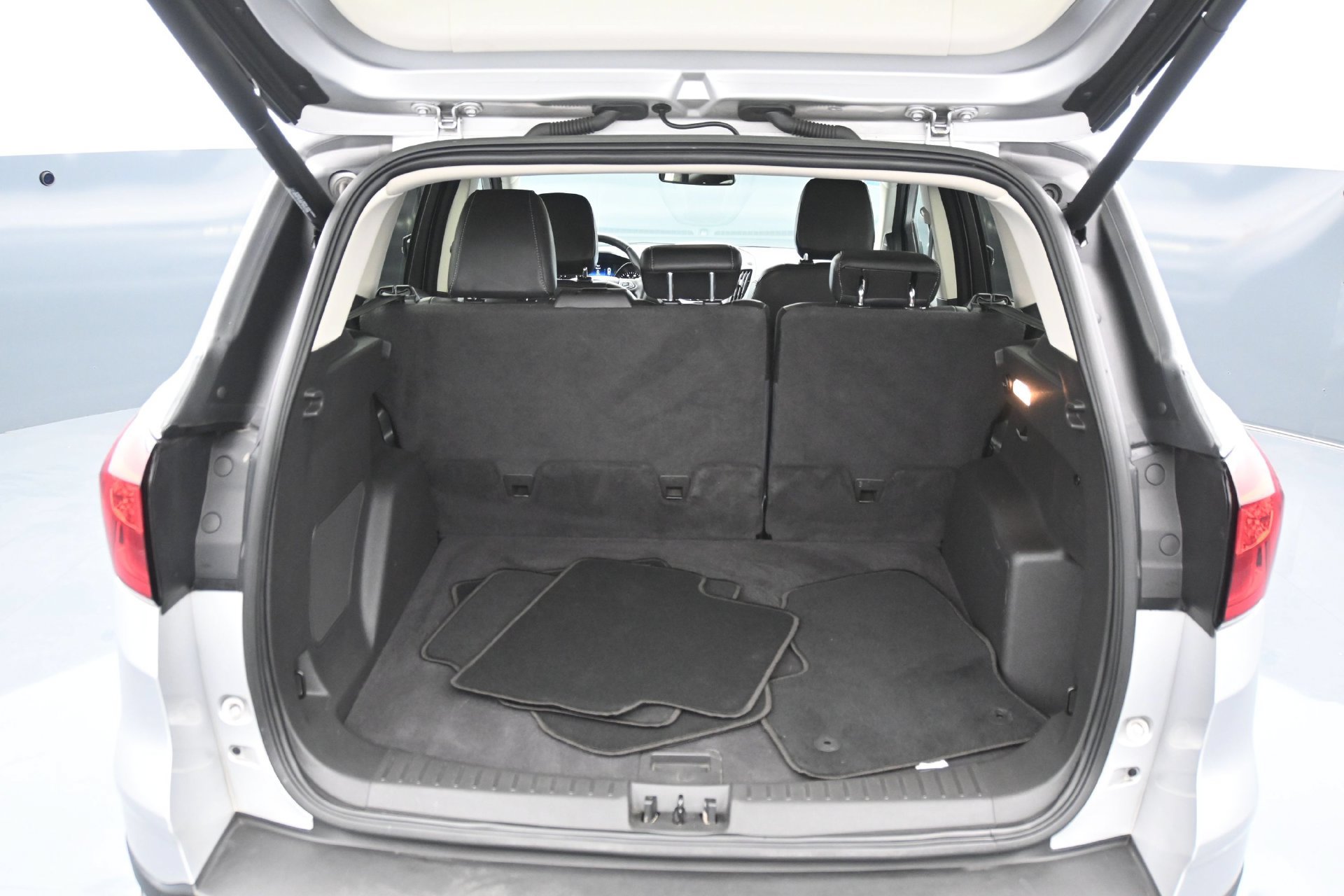 Used 2019 Ford Escape Titanium w/ U9j03 - Titanium Tow Package AWD/4WD image 15