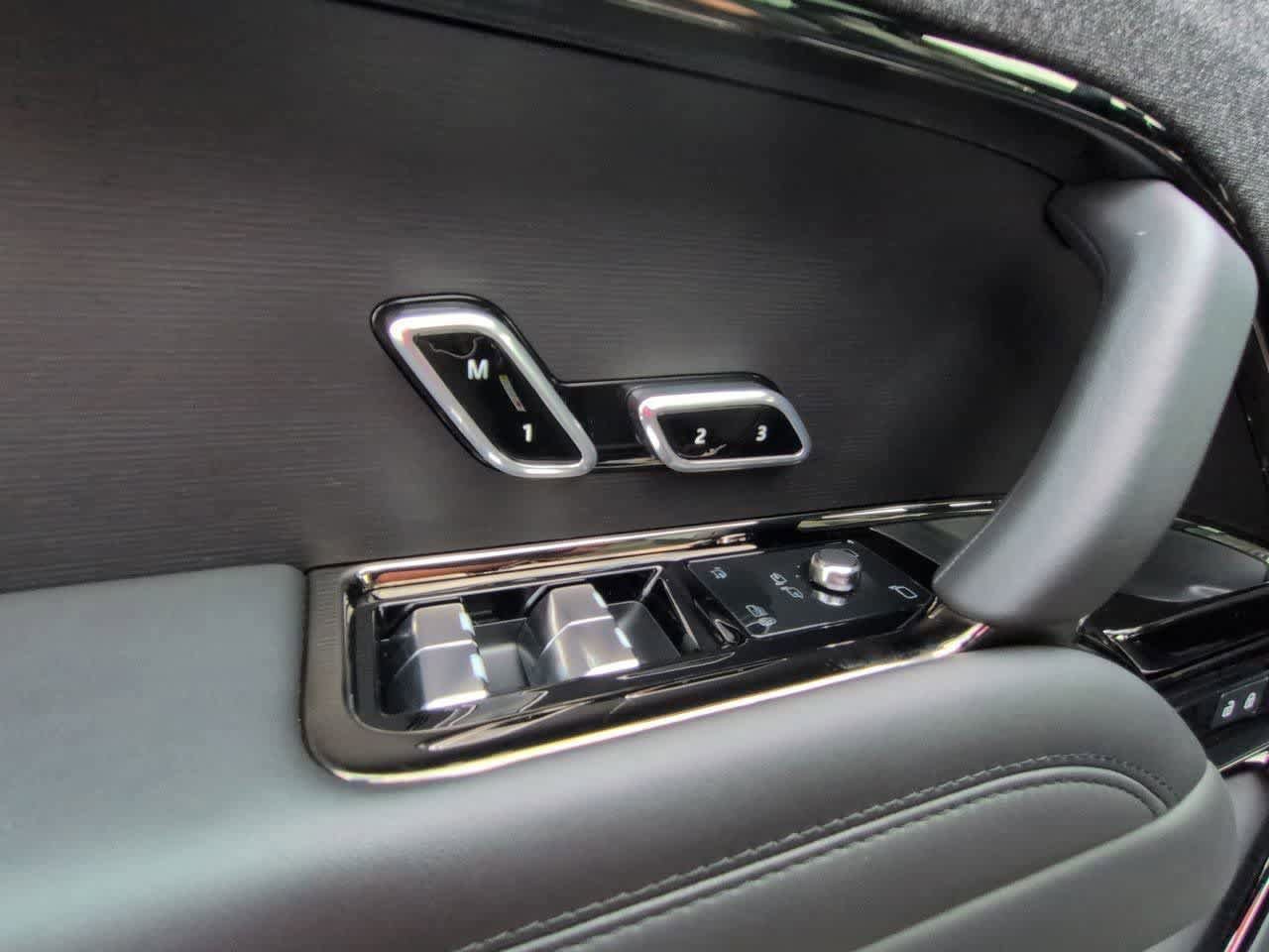 Used 2024 Land Rover Range Rover Sport Dynamic SE AWD/4WD image 17