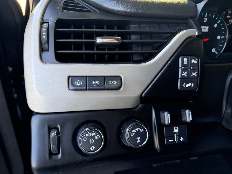 Used 2018 GMC Yukon Denali w/ Denali Ultimate Package AWD/4WD image 32