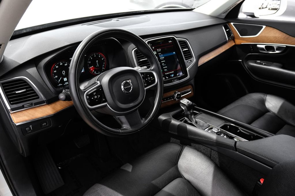 Used 2021 Volvo XC90 T6 Momentum w/ Climate Package AWD/4WD image 3