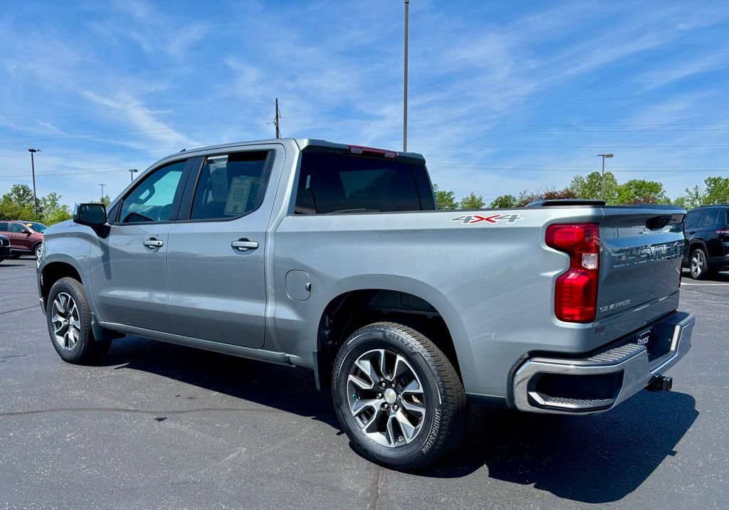 Used 2024 Chevrolet Silverado 1500 LT AWD/4WD image 5